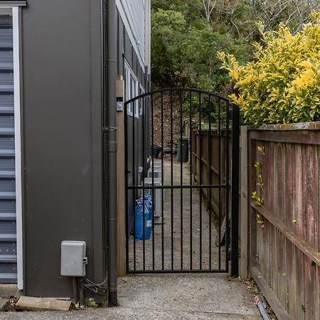 Back Garden Flat With Free On Street Parking And Fiber Wifi - 15 Mins To Ferry, Stadium, Cbd Wellington Exterior photo