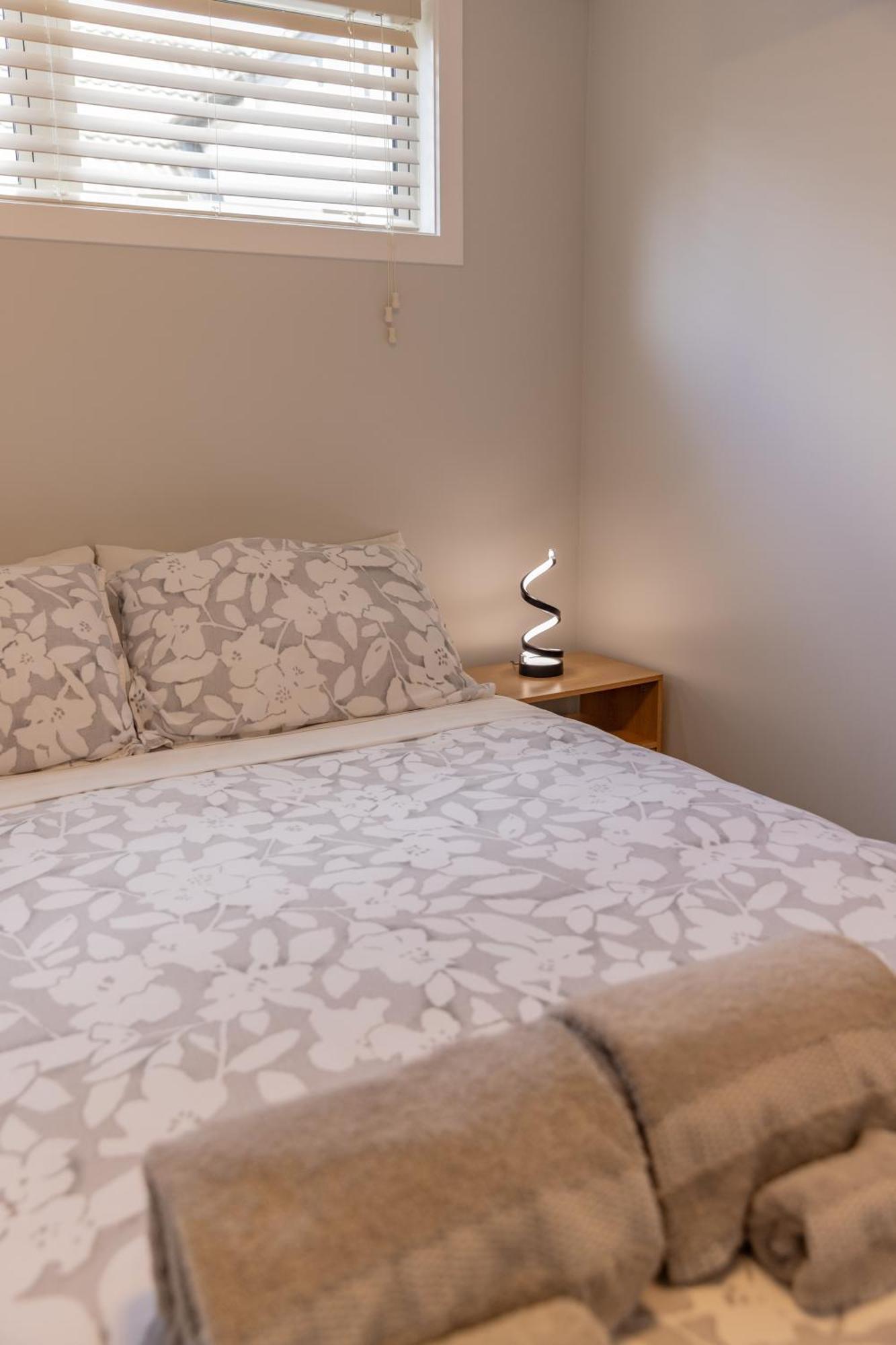 Back Garden Flat With Free On Street Parking And Fiber Wifi - 15 Mins To Ferry, Stadium, Cbd Wellington Exterior photo